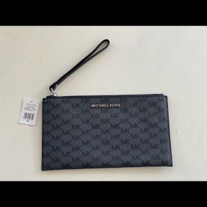 New With Tags Michael Kors wristlet